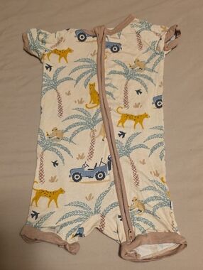 Kids Short-Sleeve Zip Romper Pajamas in Cream with Blue and Yellow Safari Print